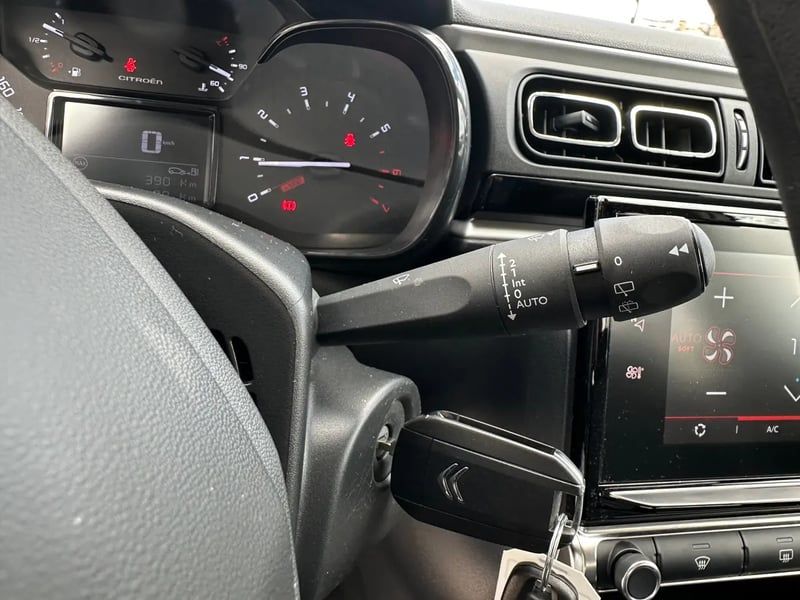 Photo de la voiture CITROEN C3 PureTech 83 S&S BVM5 Shine