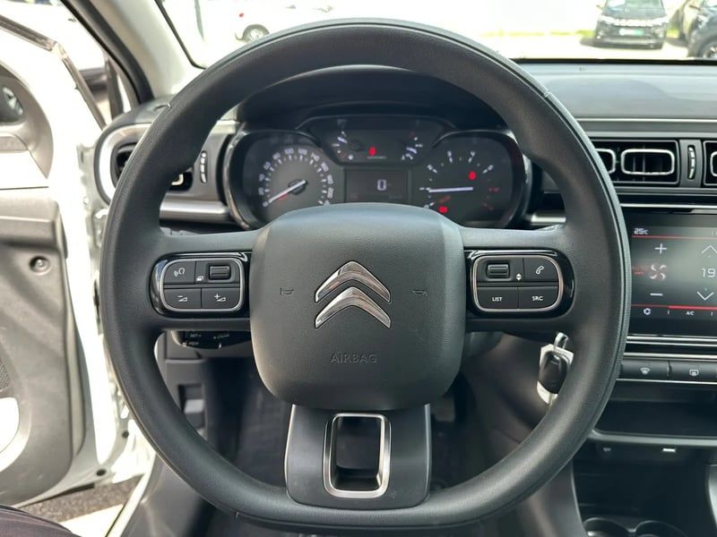 Photo de la voiture CITROEN C3 PureTech 83 S&S BVM5 Shine
