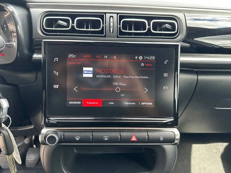Photo de la voiture CITROEN C3 PureTech 83 S&S BVM5 Shine