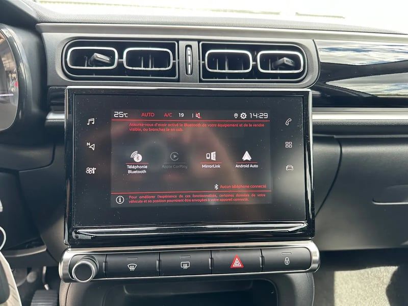 Photo de la voiture CITROEN C3 PureTech 83 S&S BVM5 Shine