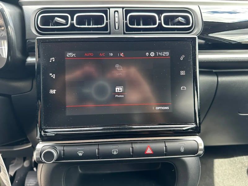 Photo de la voiture CITROEN C3 PureTech 83 S&S BVM5 Shine