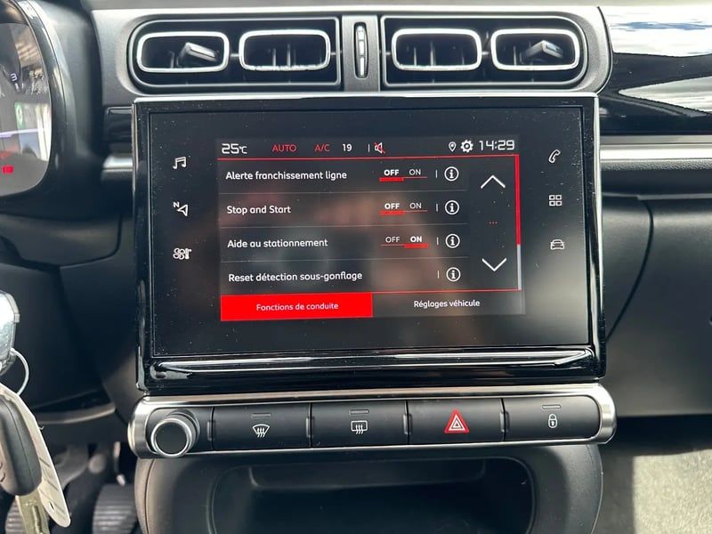 Photo de la voiture CITROEN C3 PureTech 83 S&S BVM5 Shine