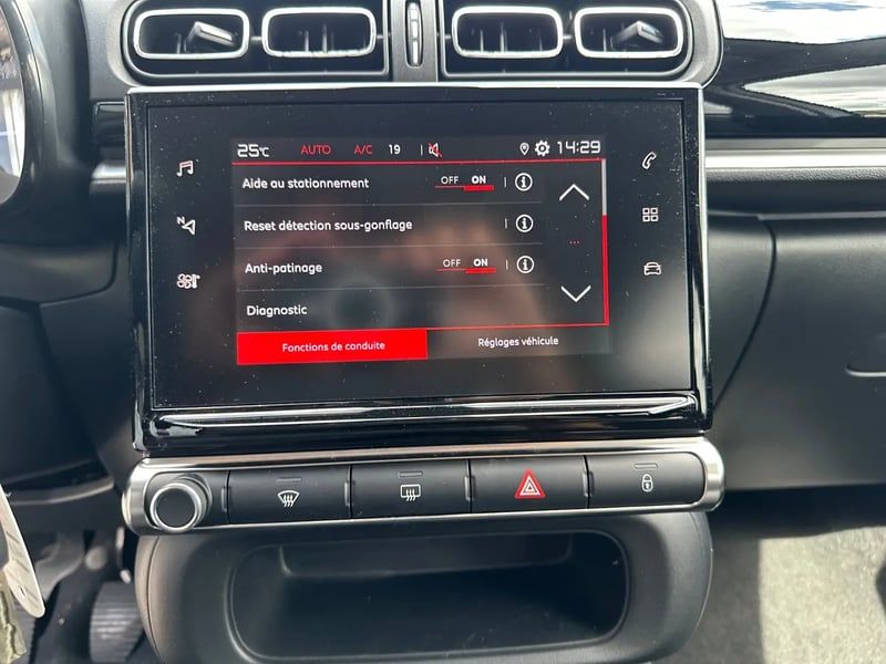 Photo de la voiture CITROEN C3 PureTech 83 S&S BVM5 Shine