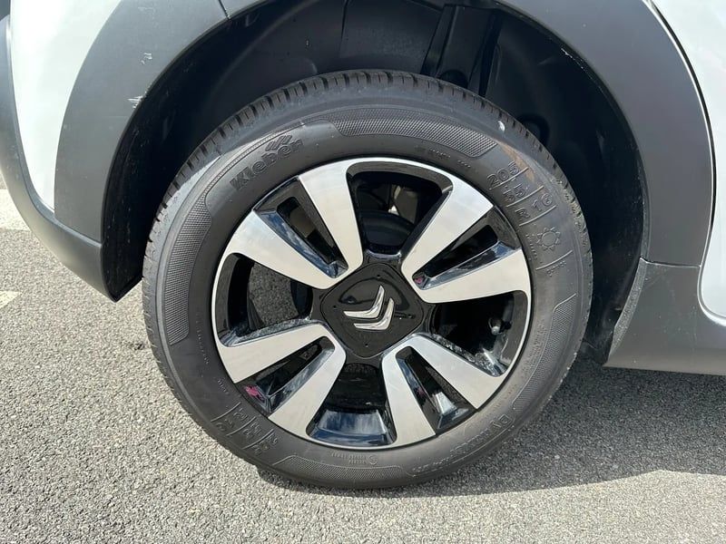 Photo de la voiture CITROEN C3 PureTech 83 S&S BVM5 Shine