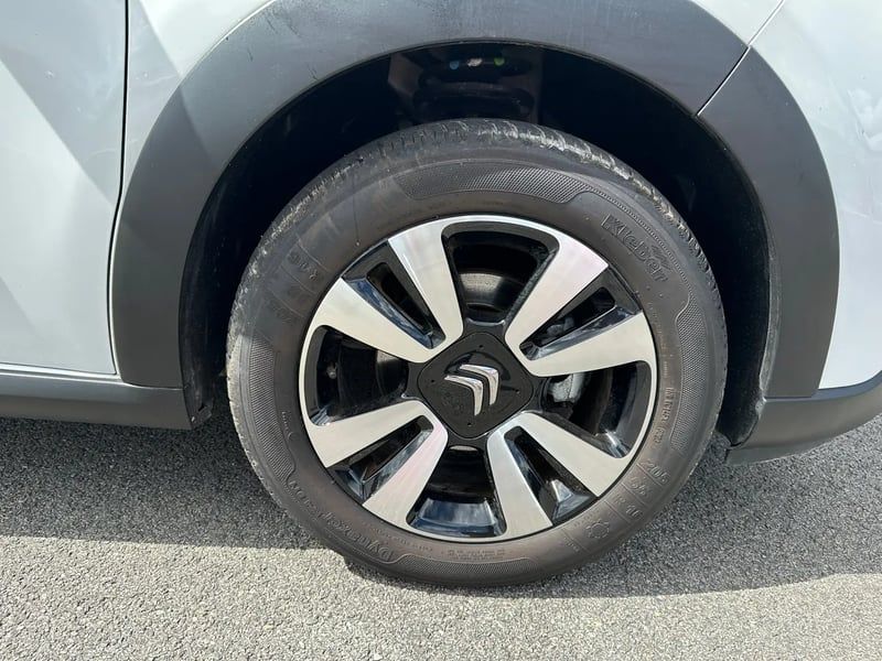 Photo de la voiture CITROEN C3 PureTech 83 S&S BVM5 Shine