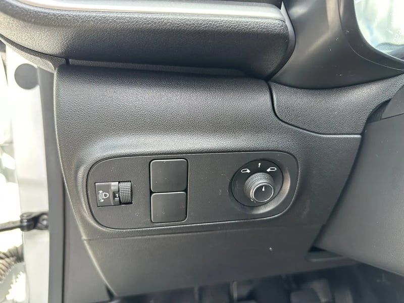 Photo de la voiture CITROEN C3 PureTech 83 S&S BVM5 Shine