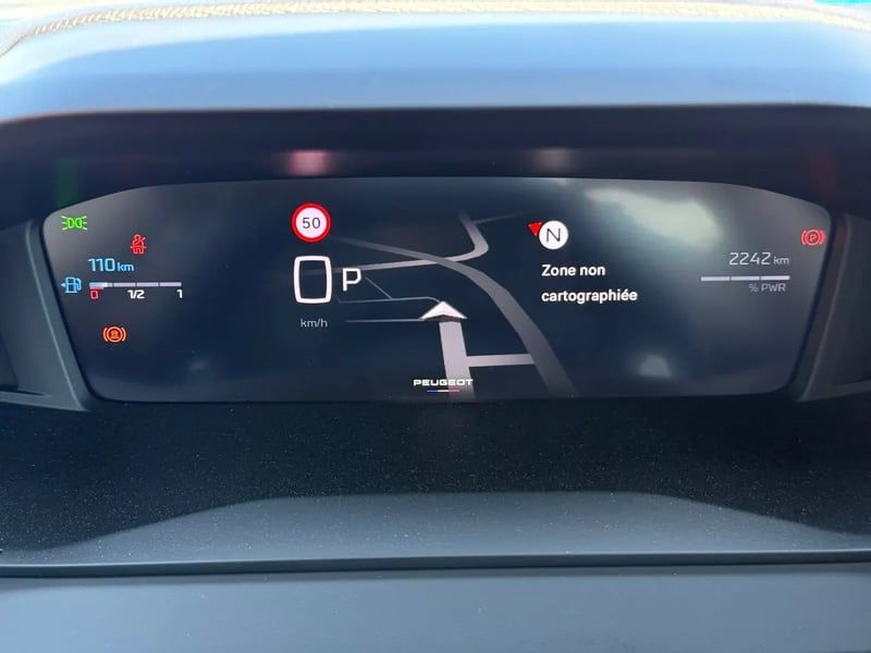 Photo de la voiture PEUGEOT 2008 Hybrid 145 e-DCS6 Allure