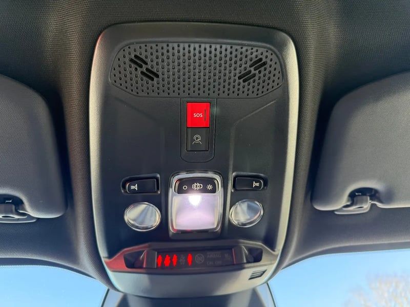 Photo de la voiture PEUGEOT 2008 Hybrid 145 e-DCS6 Allure