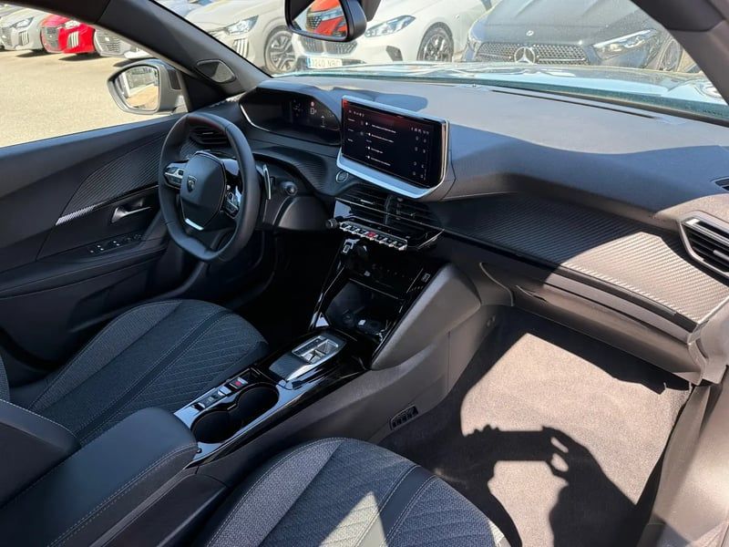 Photo de la voiture PEUGEOT 2008 Hybrid 145 e-DCS6 Allure