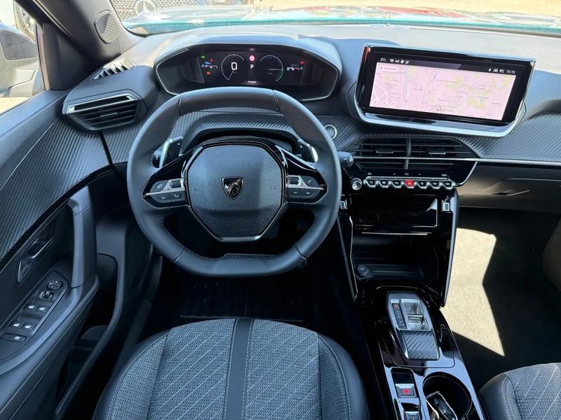 Photo de la voiture PEUGEOT 2008 Hybrid 145 e-DCS6 Allure