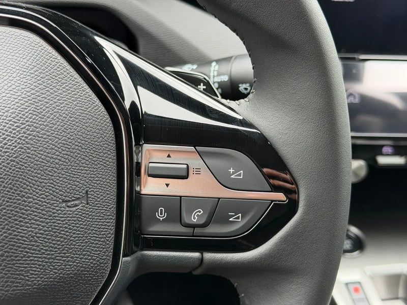 Photo de la voiture PEUGEOT 308 Hybrid 145 e-DCS6 Allure