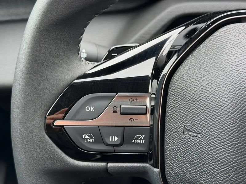 Photo de la voiture PEUGEOT 308 Hybrid 145 e-DCS6 Allure