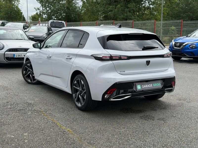 Photo de la voiture PEUGEOT 308 Hybrid 145 e-DCS6 Allure