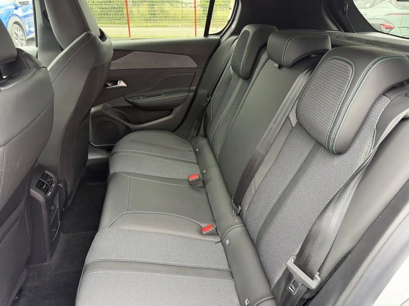 Photo de la voiture PEUGEOT 308 Hybrid 145 e-DCS6 Allure