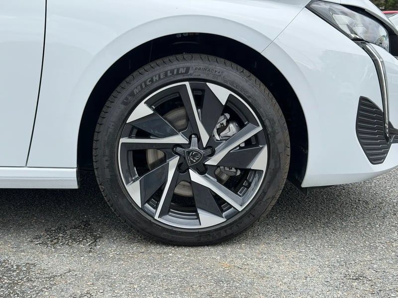 Photo de la voiture PEUGEOT 308 Hybrid 145 e-DCS6 Allure