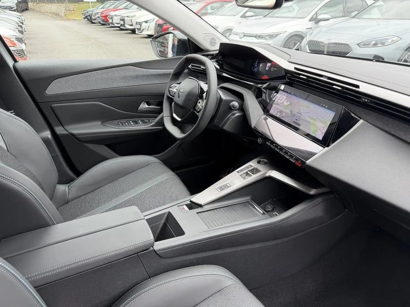 Photo de la voiture PEUGEOT 308 Hybrid 145 e-DCS6 Allure