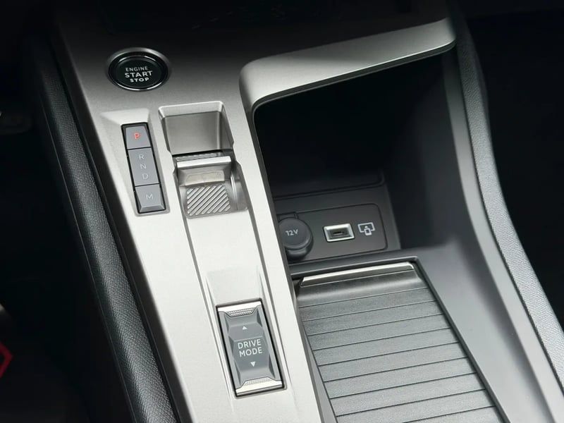 Photo de la voiture PEUGEOT 308 Hybrid 145 e-DCS6 Allure