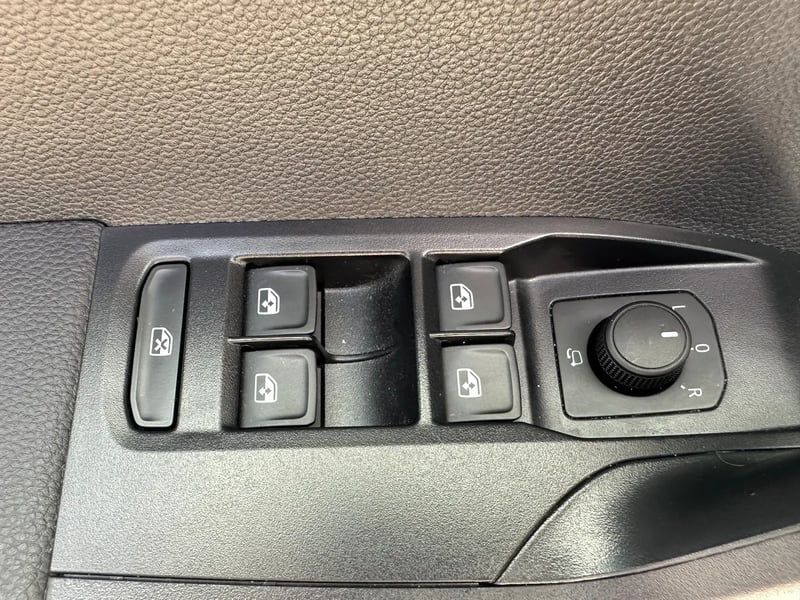 Photo de la voiture SEAT ARONA 1.0 TSI 110 ch Start/Stop BVM6 Style Business