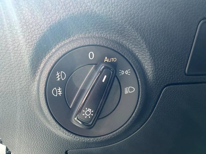 Photo de la voiture SEAT ARONA 1.0 TSI 110 ch Start/Stop BVM6 Style Business