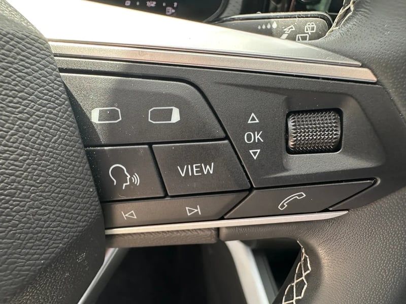 Photo de la voiture SEAT ARONA 1.0 TSI 110 ch Start/Stop BVM6 Style Business