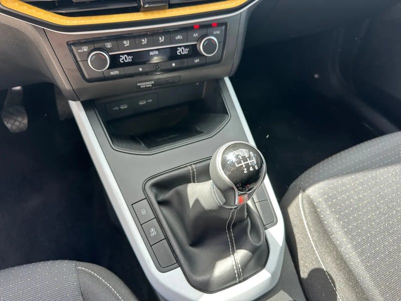 Photo de la voiture SEAT ARONA 1.0 TSI 110 ch Start/Stop BVM6 Style Business