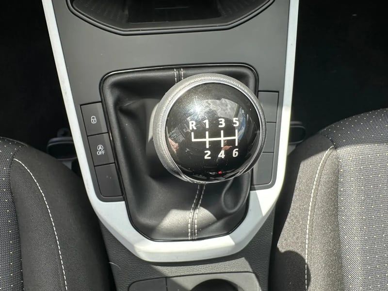 Photo de la voiture SEAT ARONA 1.0 TSI 110 ch Start/Stop BVM6 Style Business