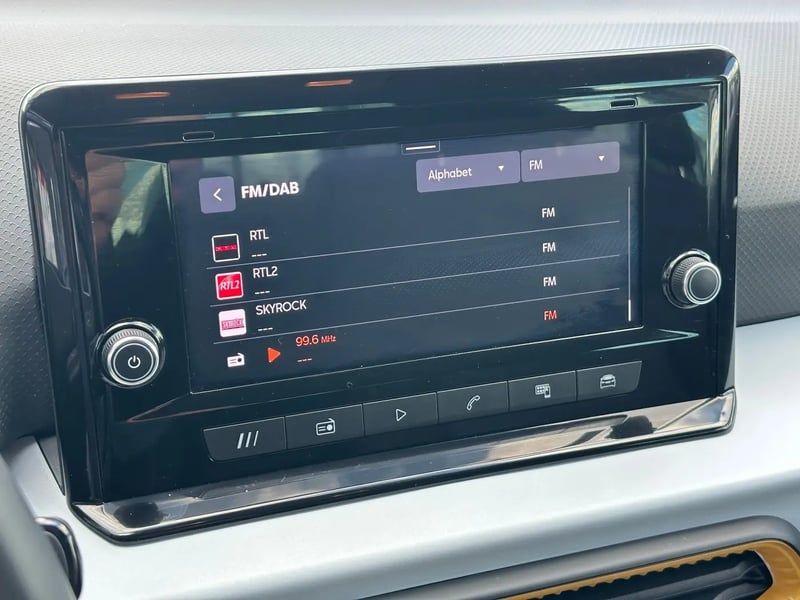 Photo de la voiture SEAT ARONA 1.0 TSI 110 ch Start/Stop BVM6 Style Business
