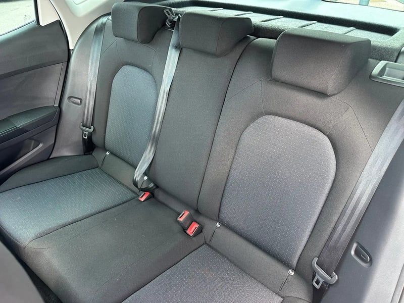 Photo de la voiture SEAT ARONA 1.0 TSI 110 ch Start/Stop BVM6 Style Business
