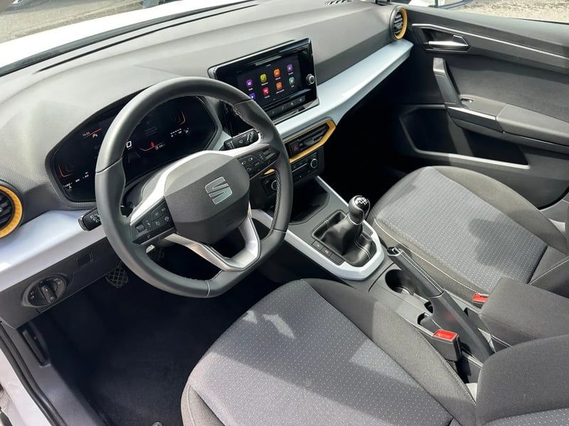 Photo de la voiture SEAT ARONA 1.0 TSI 110 ch Start/Stop BVM6 Style Business