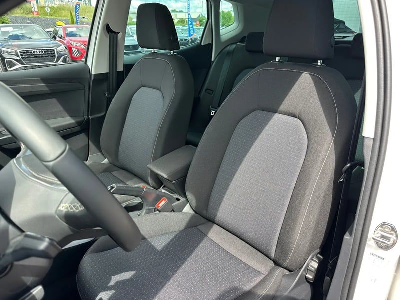 Photo de la voiture SEAT ARONA 1.0 TSI 110 ch Start/Stop BVM6 Style Business