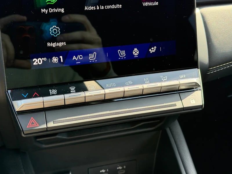 Photo de la voiture RENAULT SYMBIOZ E-Tech full hybrid 145 Iconic