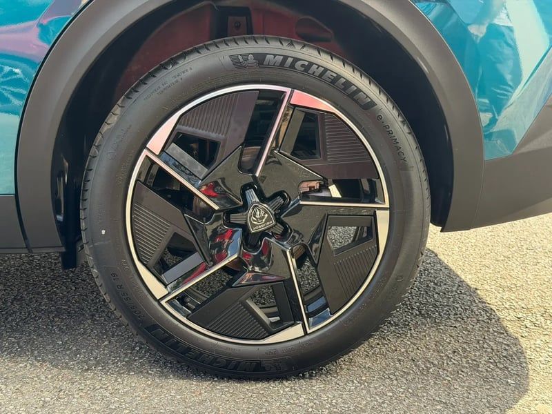 Photo de la voiture PEUGEOT 408 Hybrid 145 e-DCS6 GT