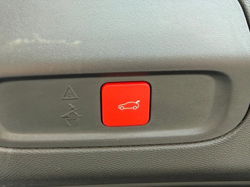 Photo de la voiture PEUGEOT 408 Hybrid 145 e-DCS6 GT