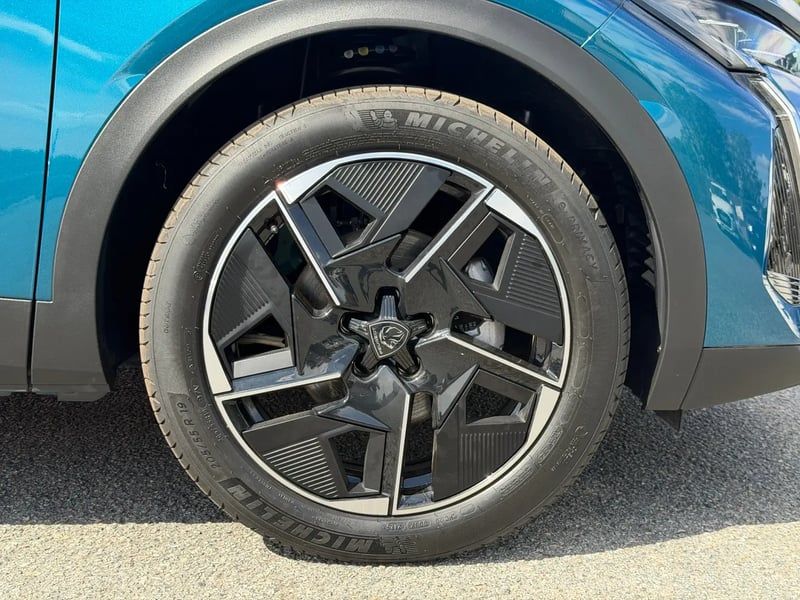 Photo de la voiture PEUGEOT 408 Hybrid 145 e-DCS6 GT