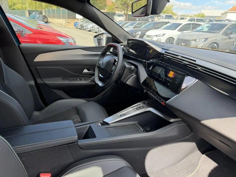 Photo de la voiture PEUGEOT 408 Hybrid 145 e-DCS6 GT