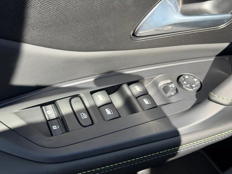 Photo de la voiture PEUGEOT 408 Hybrid 145 e-DCS6 GT