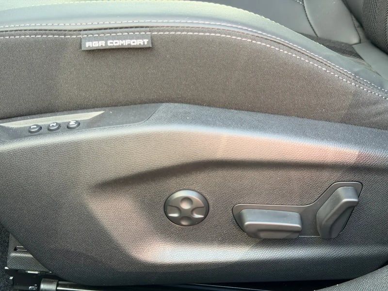 Photo de la voiture PEUGEOT 408 Hybrid 145 e-DCS6 GT