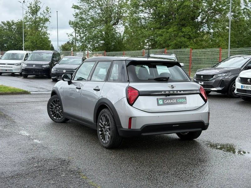 Photo de la voiture MINI COOPER F65 156 ch DKG7 C Classic