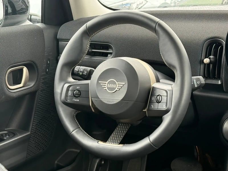 Photo de la voiture MINI COOPER F65 156 ch DKG7 C Classic