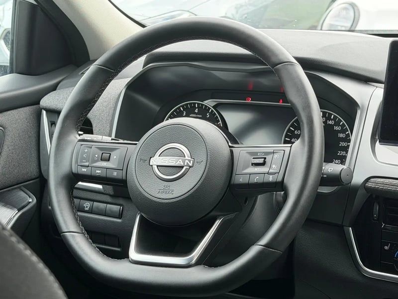 Photo de la voiture NISSAN QASHQAI Mild Hybrid 140 ch N-Connect