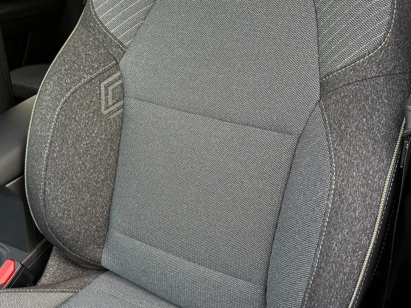 Photo de la voiture RENAULT CAPTUR E-Tech full hybrid 160 ch Techno