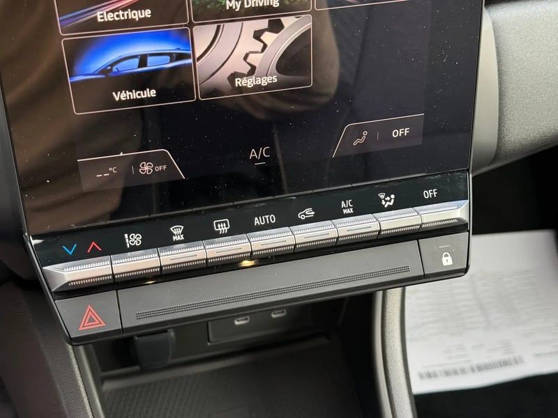 Photo de la voiture RENAULT CAPTUR E-Tech full hybrid 160 ch Techno