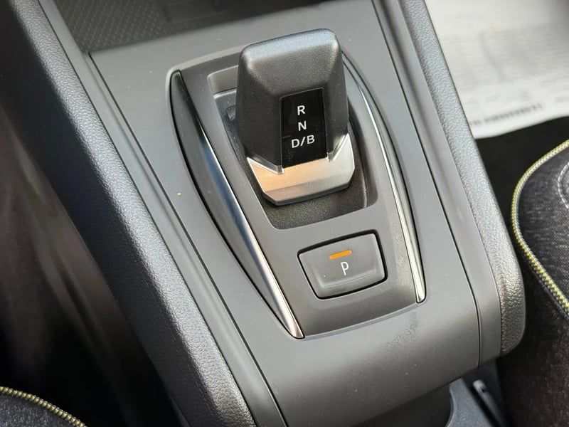 Photo de la voiture RENAULT CAPTUR E-Tech full hybrid 160 ch Techno