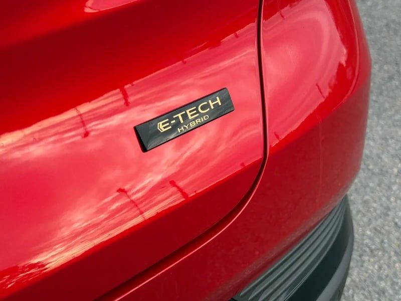 Photo de la voiture RENAULT CAPTUR E-Tech full hybrid 160 ch Techno