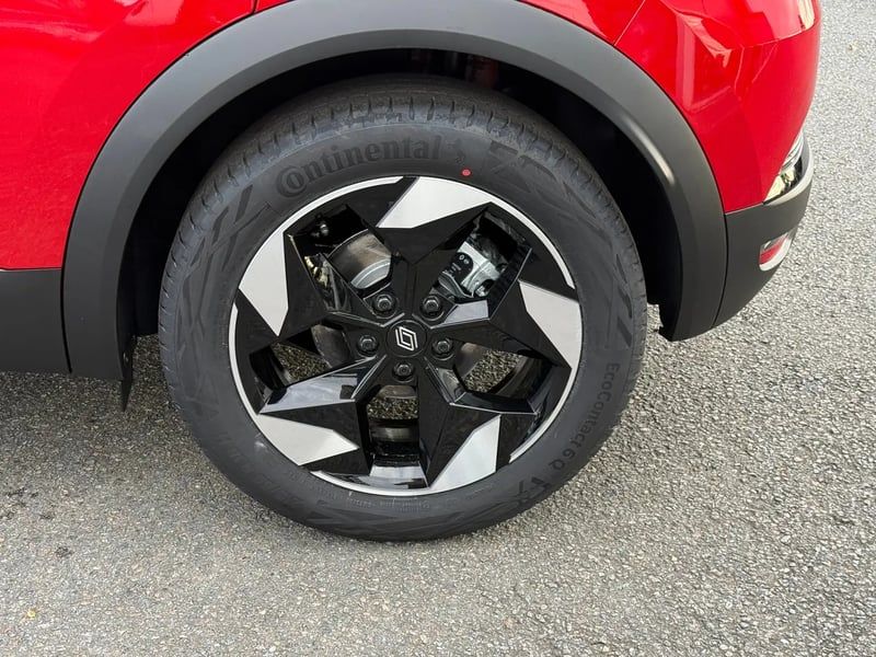 Photo de la voiture RENAULT CAPTUR E-Tech full hybrid 160 ch Techno