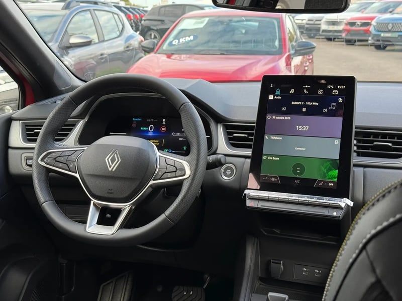 Photo de la voiture RENAULT CAPTUR E-Tech full hybrid 160 ch Techno