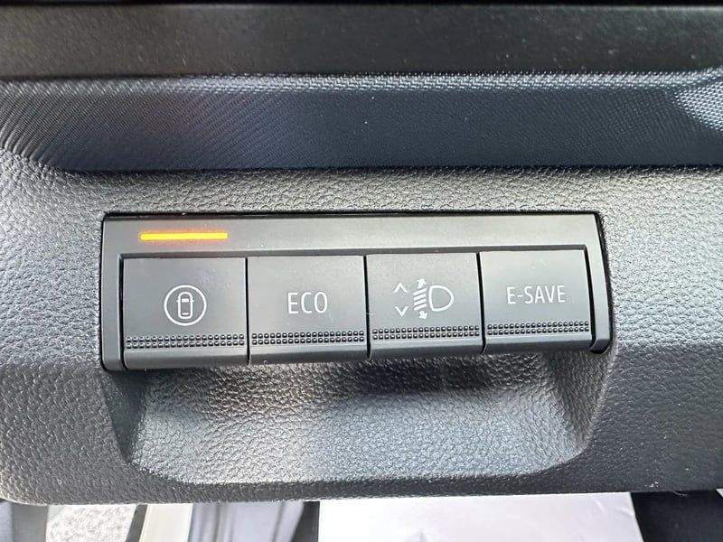 Photo de la voiture DACIA DUSTER Hybrid 140 Journey