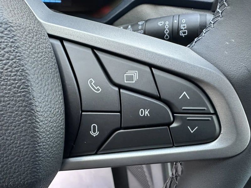 Photo de la voiture DACIA DUSTER Hybrid 140 Journey