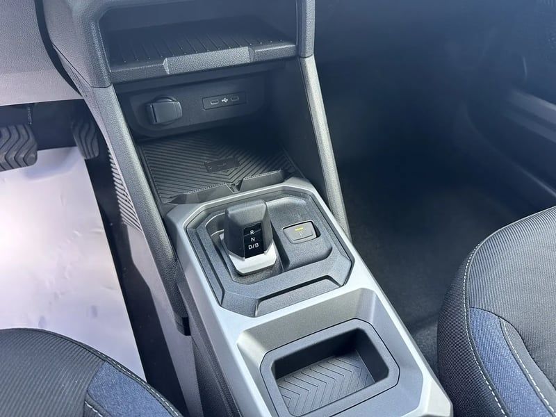 Photo de la voiture DACIA DUSTER Hybrid 140 Journey