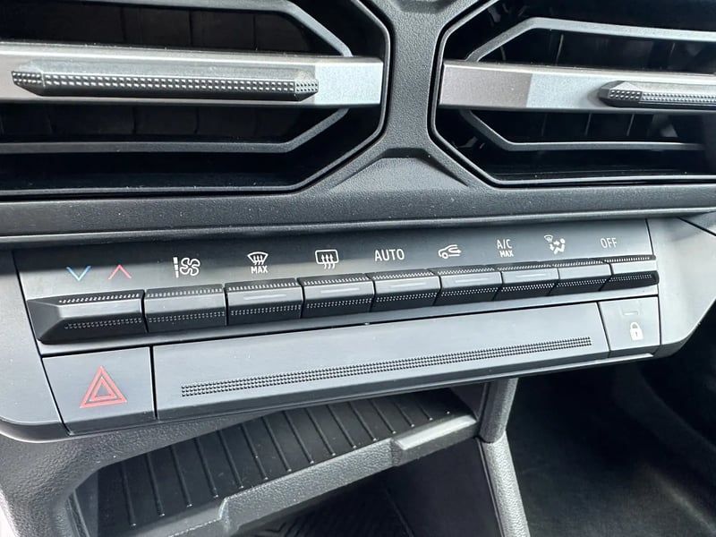 Photo de la voiture DACIA DUSTER Hybrid 140 Journey